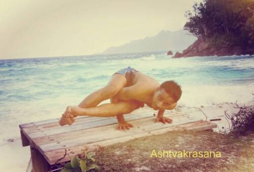 astavakrasana