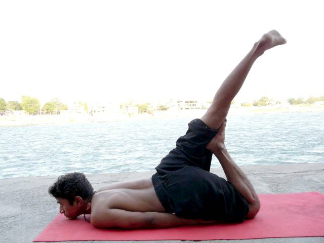 salabhasana